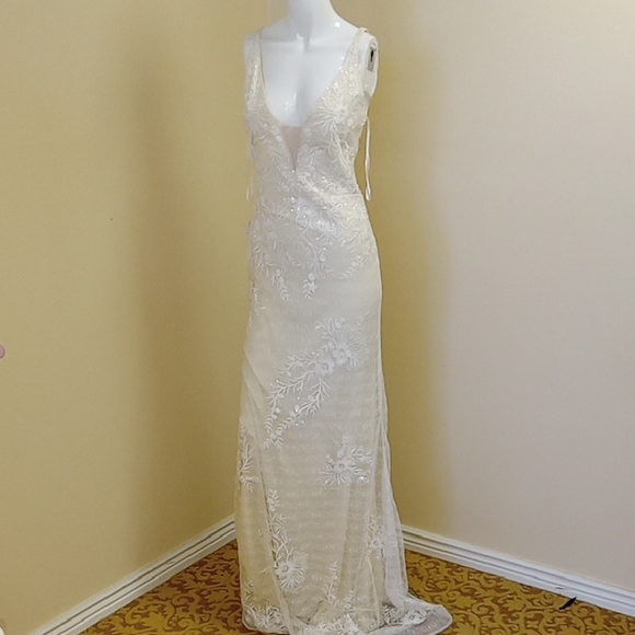 NovaLuxe Size Small Cream Lace Dress